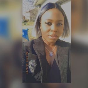 Meet your Posher, Mojisola